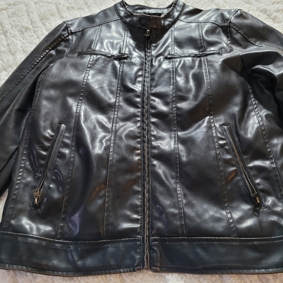 Men's Levi’s Faux Leather Dark Brown Jacket Size Medium Zip Front Front Pockets - Picture 8 of 16